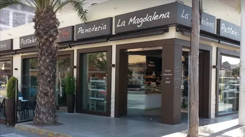 Fachada de Panadería La Magdalena en Torrellano. Panadería