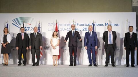 Foto de familia de la reuni&oacute;n de ministros de Exteriores del G7, en el Palacio Ducale en Lucca (Italia)