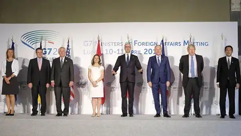 Foto de familia de la reunión de ministros de Exteriores del G7, en el Palacio Ducale en Lucca (Italia) Foto de familia de la reunión de ministros de Exteriores del G7, en el Palacio Ducale en Lucca (Italia)