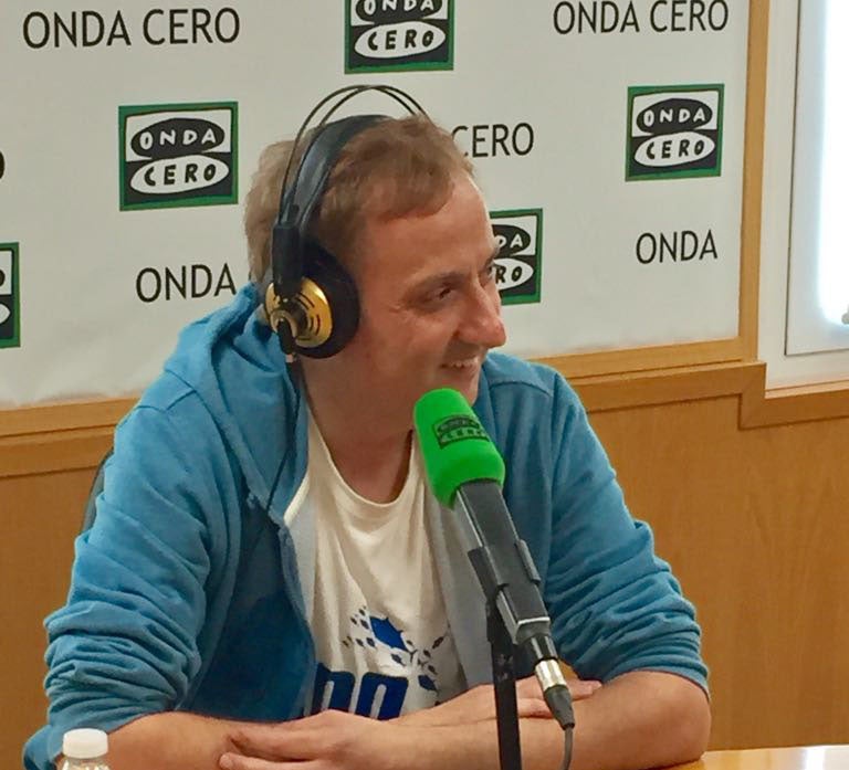 Albert Espinosa: "Creo que la felicidad nace de que somos finitos, pero a esta generación le choca la idea de morir" Albert Espinosa: "Creo que la felicidad nace de que somos finitos, pero a esta generación le choca la idea de morir"