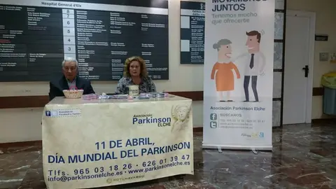 Una de las mesas informativas. Parkinson