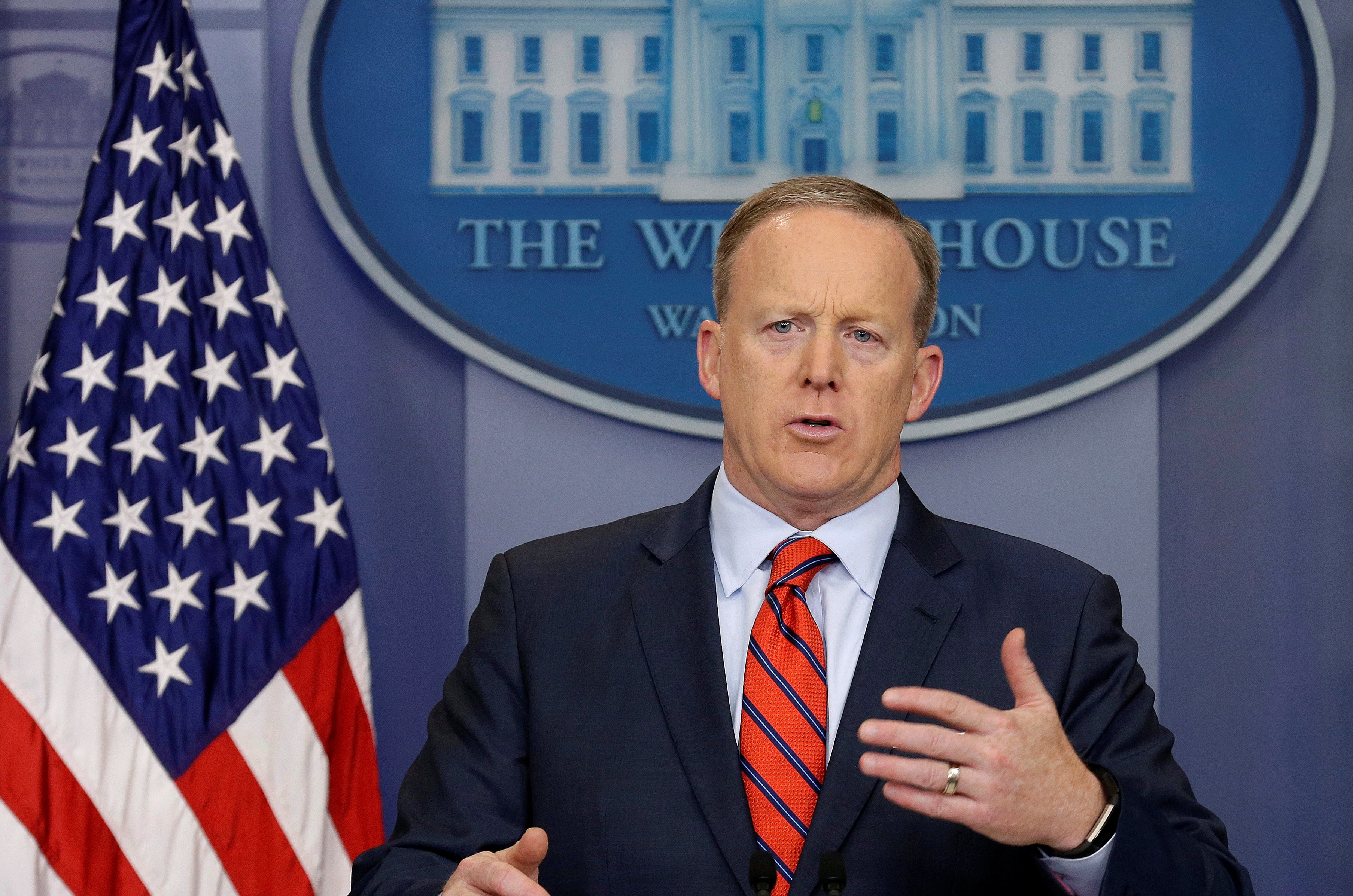 El portavoz de la Casa Blanca critica a Al Asad asegurando que "ni siquiera Hitler usó armas químicas" El portavoz de la Casa Blanca critica a Al Asad asegurando que "ni siquiera Hitler usó armas químicas"