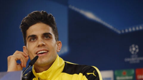 Marc Bartra hablando en rueda de prensa