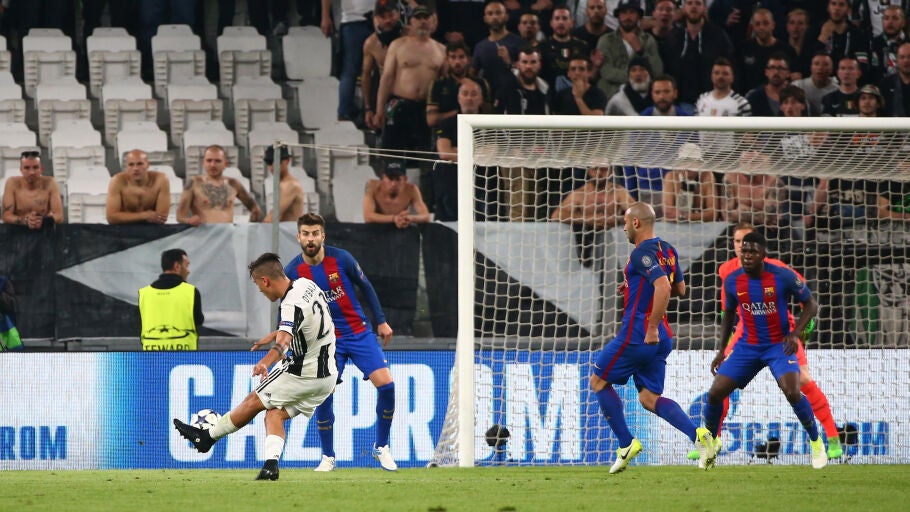 Dybala rematando a porter&iacute;a