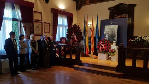 Sal&oacute;n de plenos del Ayuntamiento de Esplugues de Llobregat donde se despide a Carme Chac&oacute;n