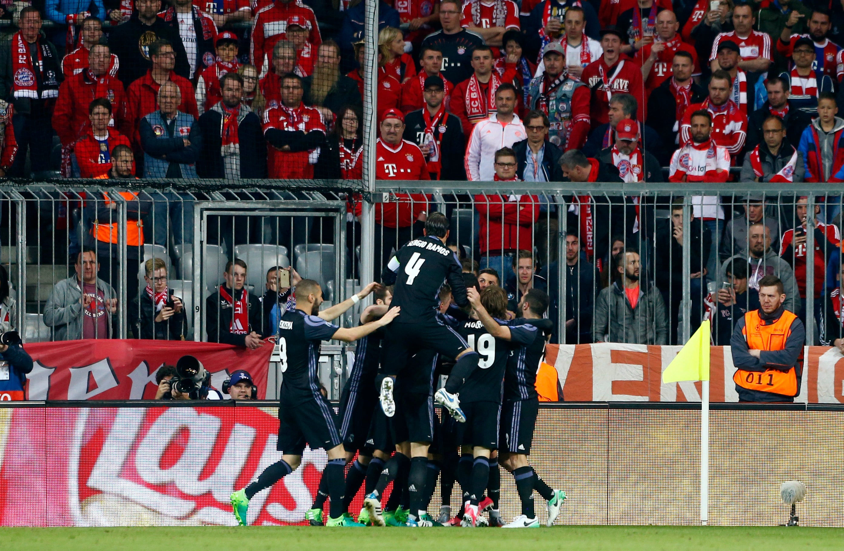 Bayern Múnich 1-2 Real Madrid | El Real Madrid vence en el Allianz Arena con un doblete de Cristiano Ronaldo Bayern Múnich 1-2 Real Madrid | El Real Madrid vence en el Allianz Arena con un doblete de Cristiano Ronaldo