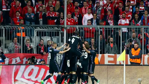 El Real Madrid celebra un gol al Bayern El Real Madrid celebra un gol al Bayern