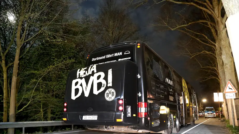 Alemania investiga un posible vínculo islamista en las explosiones de Dortmund EL PARTIDO FUE SUSPENDIDO