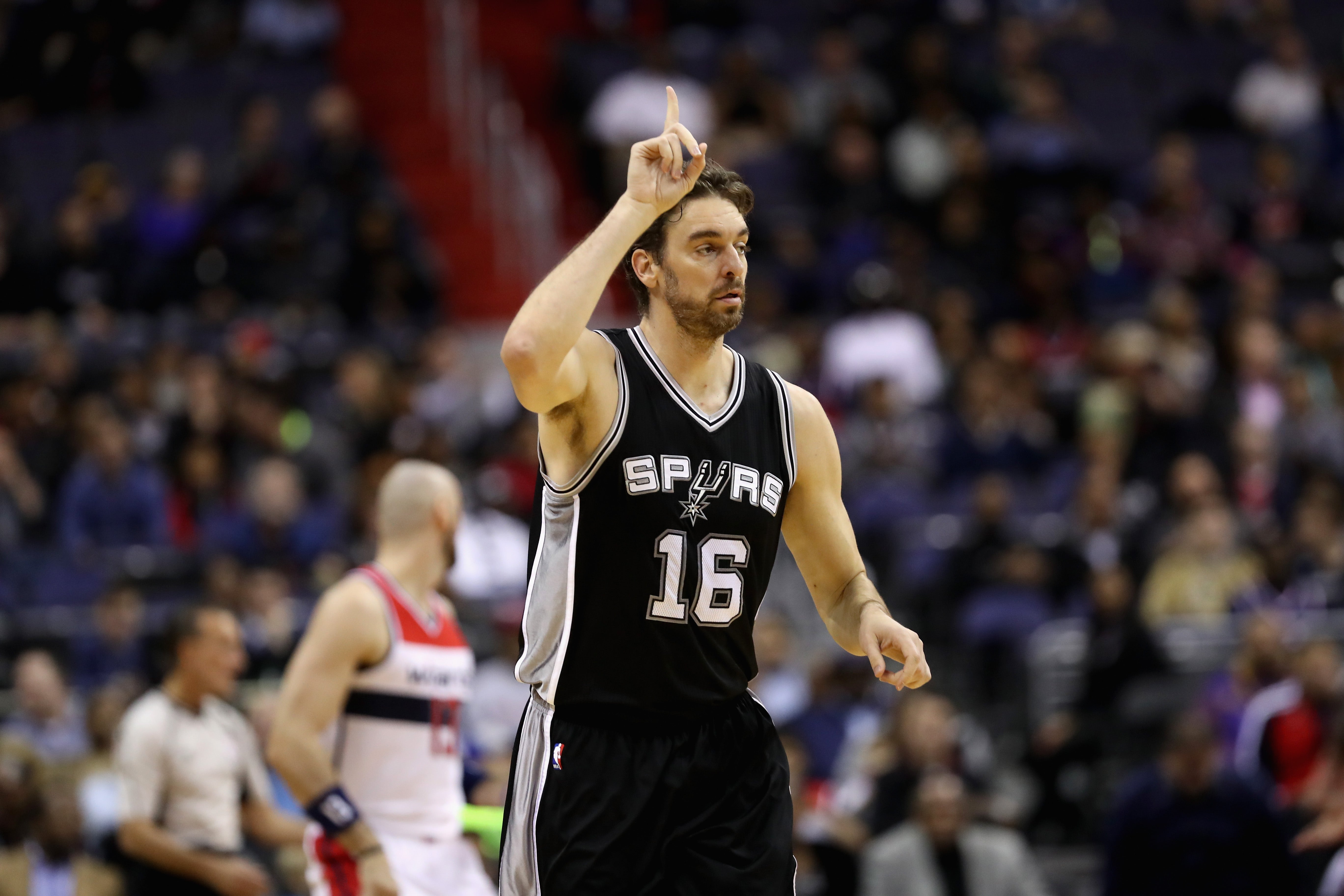 Pau Gasol confirma su continuidad en los Spurs al más puro estilo Piqué Pau Gasol confirma su continuidad en los Spurs al más puro estilo Piqué