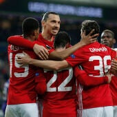Los jugadores del Manchester United celebran el gol de Mkhitaryan ante el Anderlecht