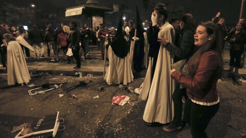 P&aacute;nico en la 'Madrug&aacute;' de Sevilla