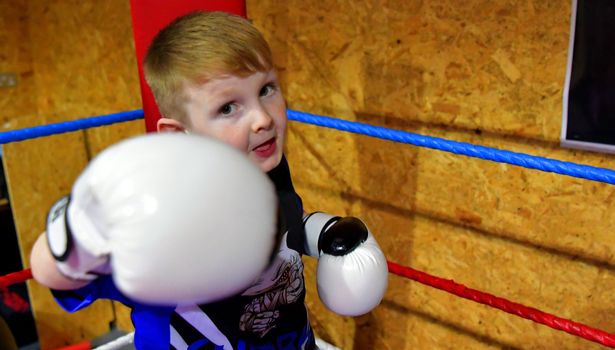 Un niño de 9 años se compra su propia casa gracias a su maestría en el kickboxing Un niño de 9 años se compra su propia casa gracias a su maestría en el kickboxing