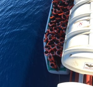 MSF rescata a 2.000 refugiados e inmigrantes MSF rescata a 2.000 refugiados e inmigrantes
