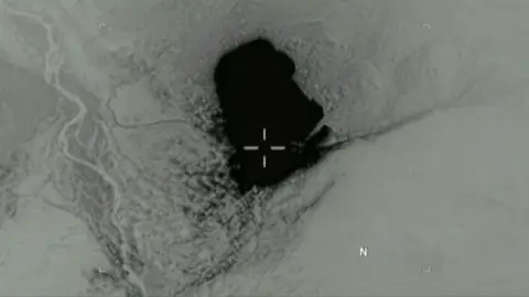 Frame 12.488774 de: Así lanzó EEUU "la madre de todas las bombas" sobre una instalación de Daesh en Afganistán Frame 12.488774 de: Así lanzó EEUU "la madre de todas las bombas" sobre una instalación de Daesh en Afganistán