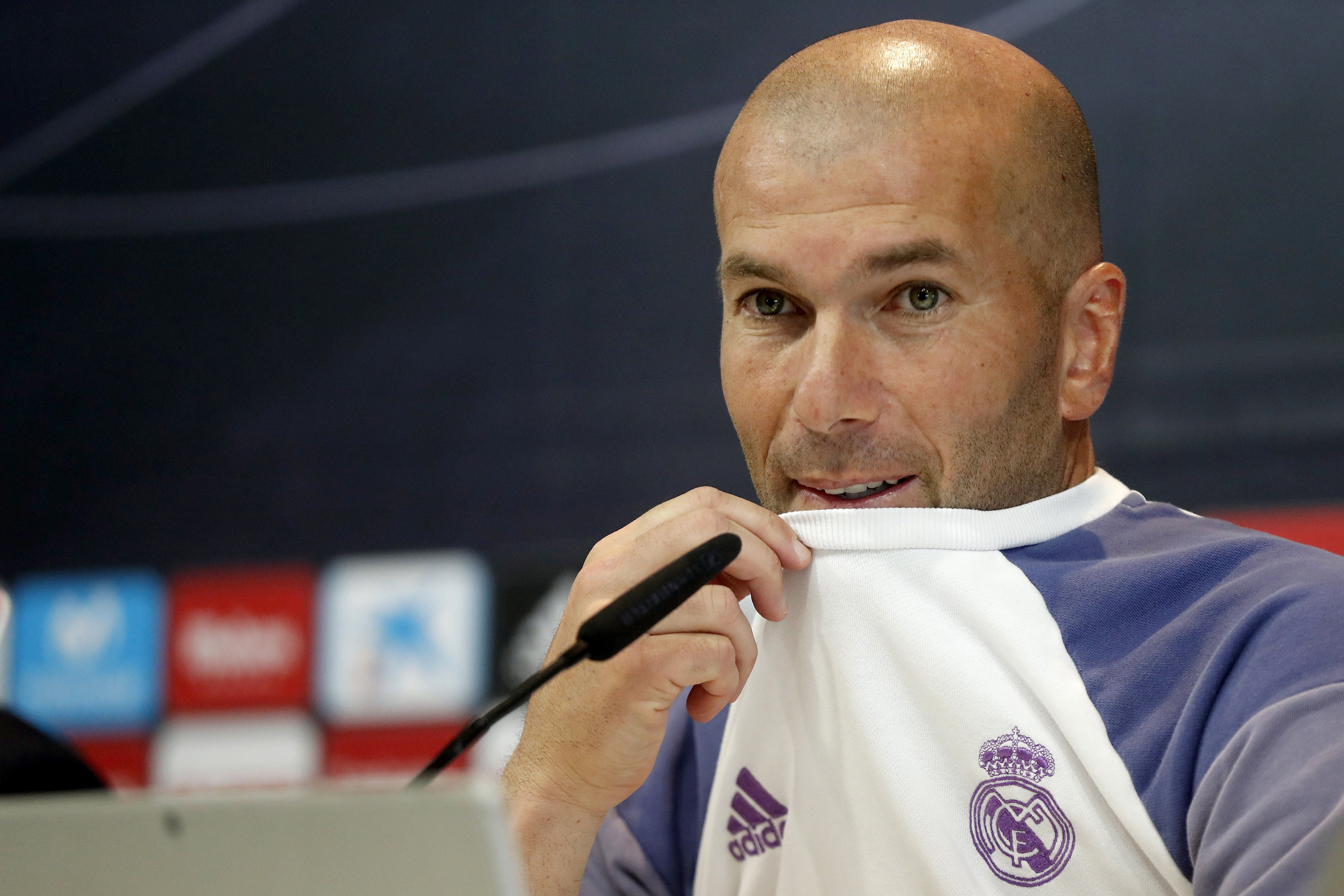 Zidane: "Que no juegue Isco, estando como está, es complicado" Zidane: "Que no juegue Isco, estando como está, es complicado"
