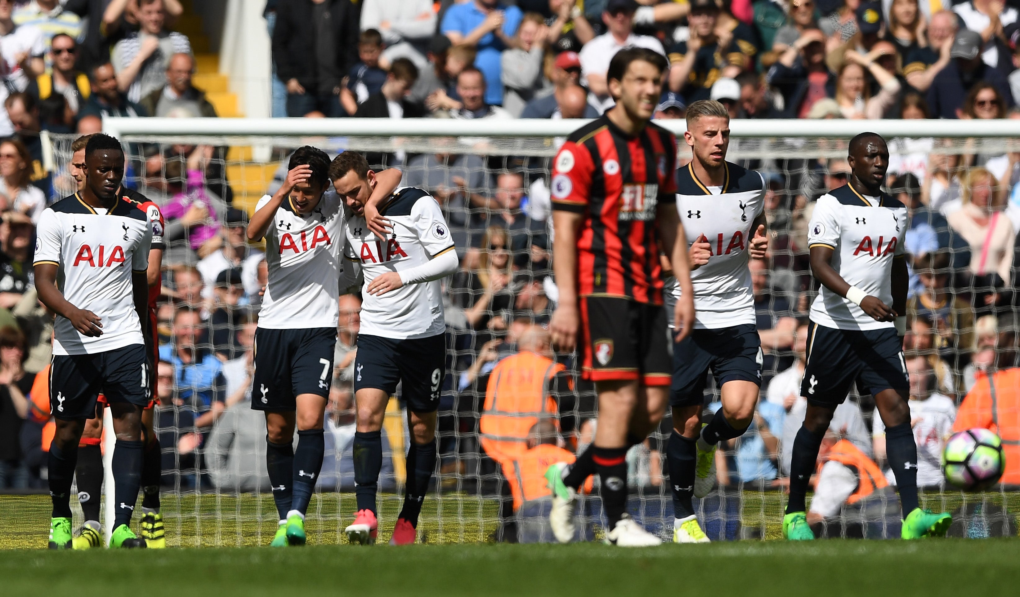 El Tottenham golea al Bournemouth y mete presión al Chelsea El Tottenham golea al Bournemouth y mete presión al Chelsea