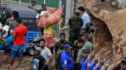 Al menos 16 personas han muerto sepultadas por toneladas de basura en Sri Lanka