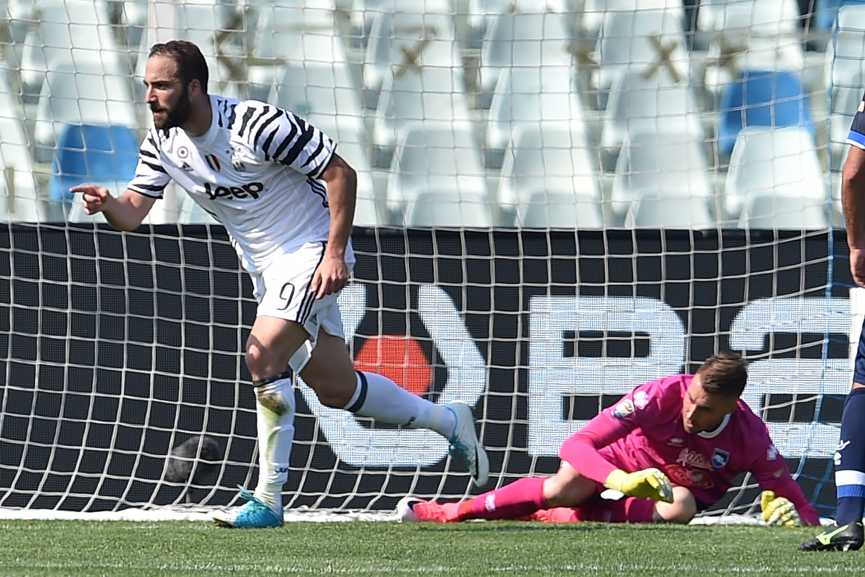 La Juventus gana a domicilio al Pescara con un doblete de Higuaín La Juventus gana a domicilio al Pescara con un doblete de Higuaín