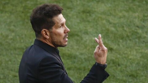 Simeone, en la banda