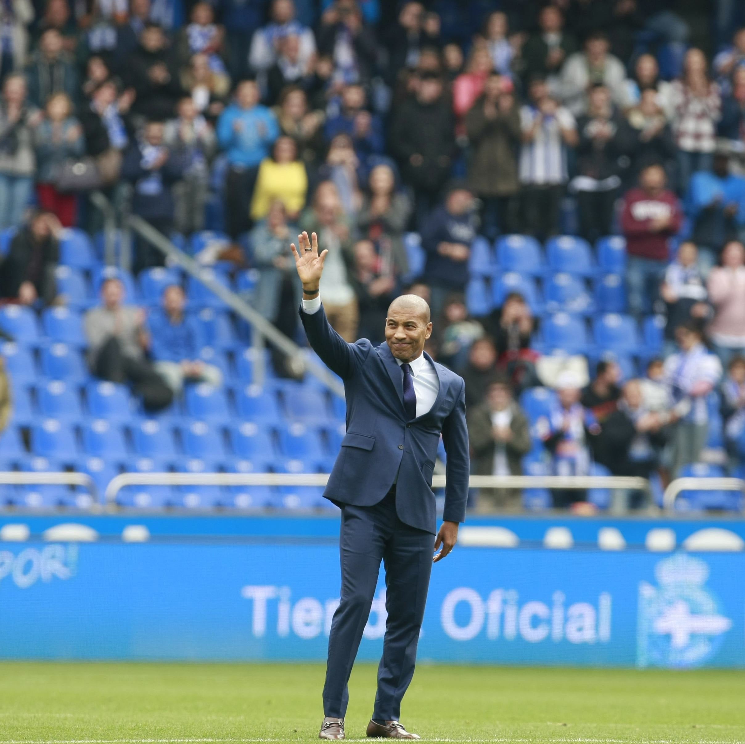 Mauro Silva: "Desde 2005 no había pisado Riazor y la acogida ha sido increíble" Mauro Silva: "Desde 2005 no había pisado Riazor y la acogida ha sido increíble"