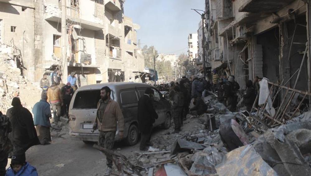Civiles siendo evacuados del este de la ciudad de Alepo, Siria
