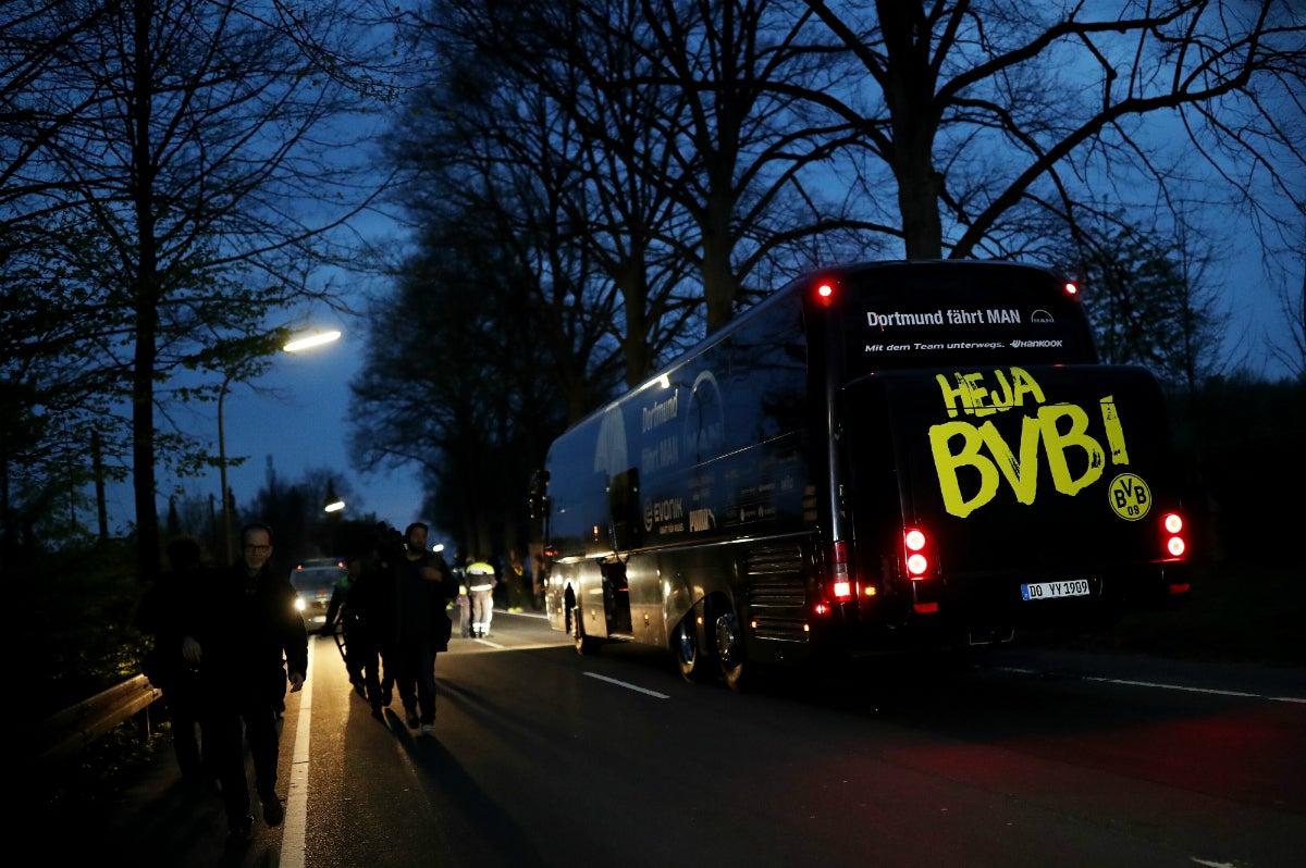 El gerente del Dortmund admite que pensaron retirarse de la Champions tras el ataque a su autobús El gerente del Dortmund admite que pensaron retirarse de la Champions tras el ataque a su autobús
