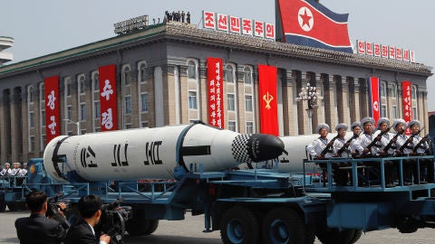 Misil presentado durante el desfile militar del D&iacute;a del Sol en Corea del Norte