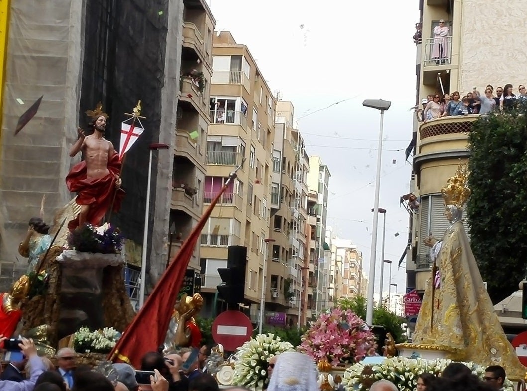 El encuentro entre el Cristo Resucitado y la Virgen de la Asunción pone el colofón a la Semana Santa de Elche El encuentro entre el Cristo Resucitado y la Virgen de la Asunción pone el colofón a la Semana Santa de Elche