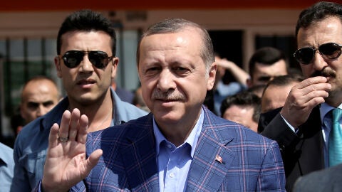 Erdogan, a la salida del colegio de votaci&oacute;n