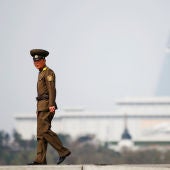 Un soldado durante el desfile militar de Pyongyang