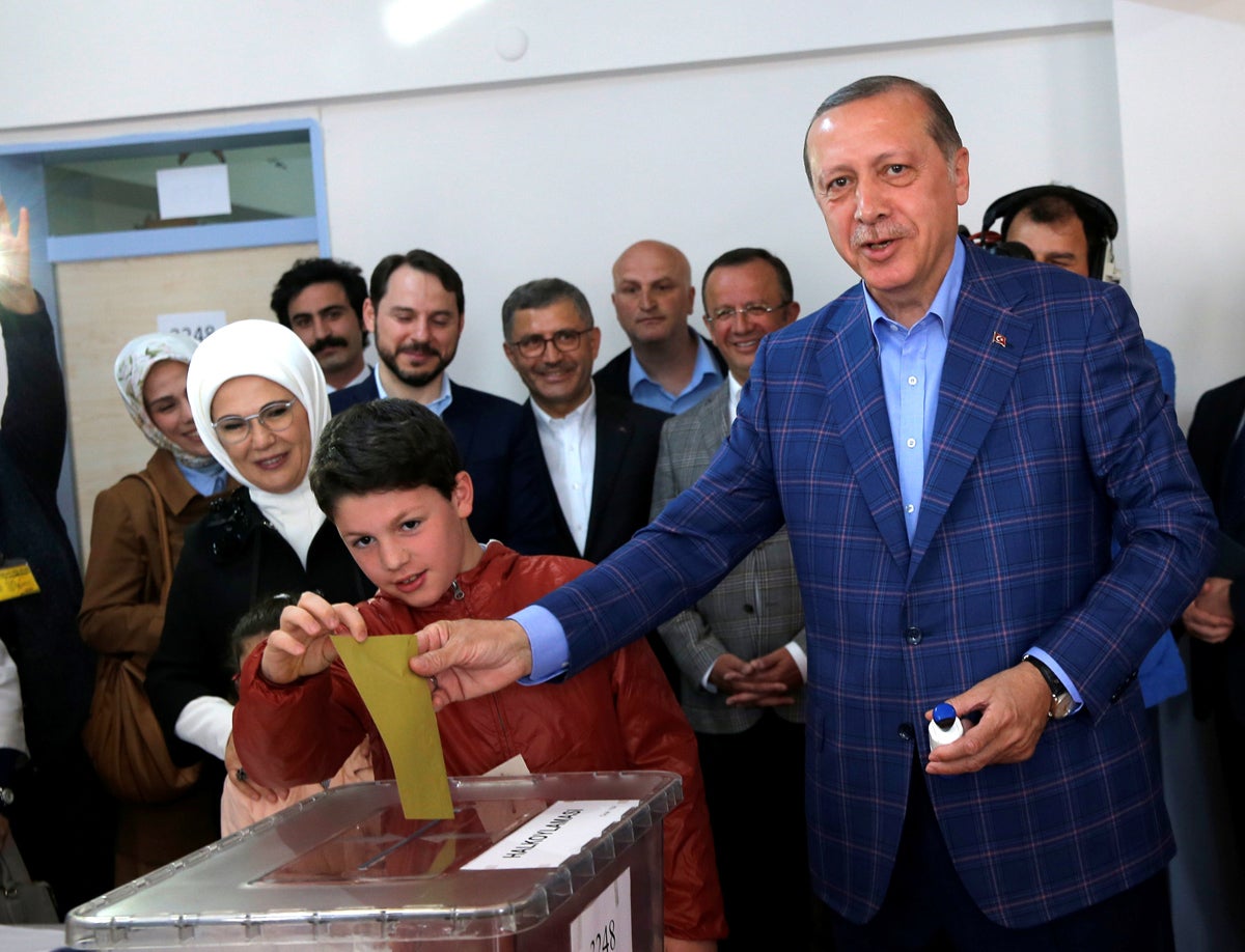 Turquía vota 'Sí' al sistema presidencialista de Erdogan Turquía vota 'Sí' al sistema presidencialista de Erdogan