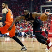Harden avanza a canasta ante Enes Kanter Harden avanza a canasta ante Enes Kanter