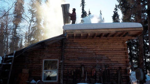 La historia de la familia que vive aislada del resto del mundo 11 meses al a&ntilde;o en Alaska