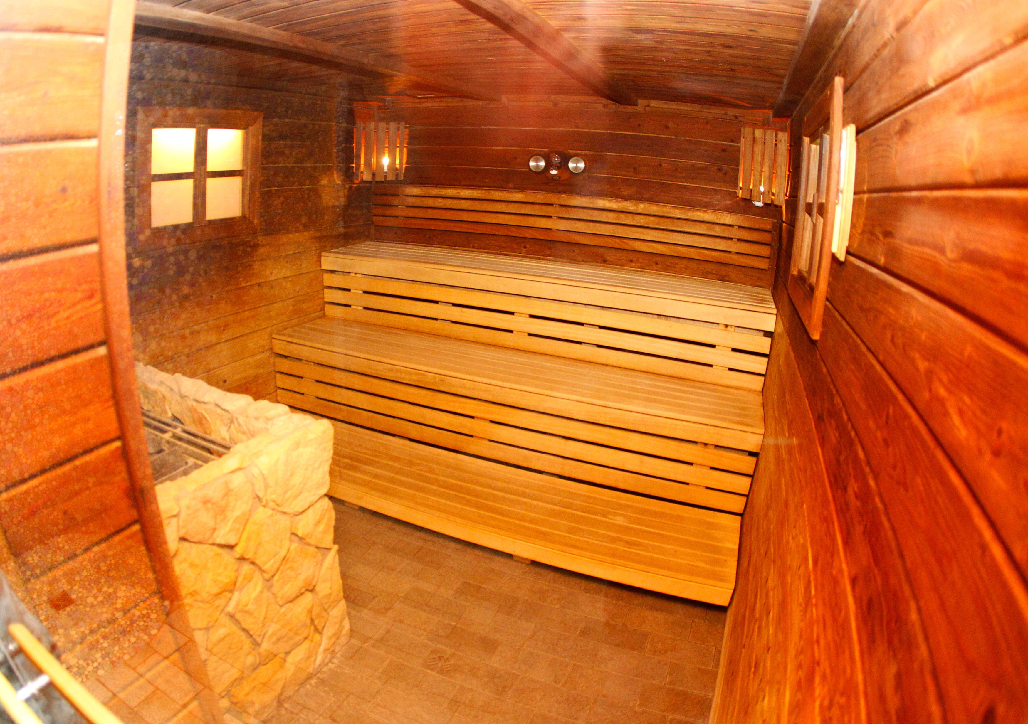 Una madre y su hija mueren tras quedar atrapadas en una sauna Una madre y su hija mueren tras quedar atrapadas en una sauna