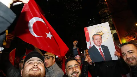 Turquía vota 'Sí' al sistema presidencialista de Erdogan Turquía vota 'Sí' al sistema presidencialista de Erdogan