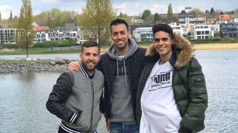 Alba, Busquets y Bartra en Dortmund
