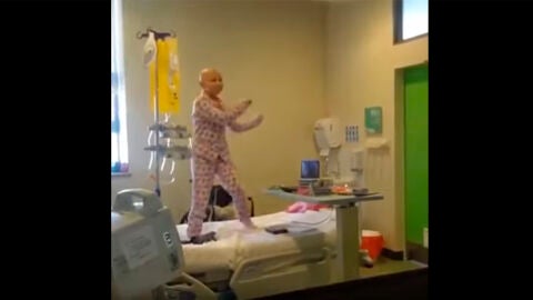 La peque&ntilde;a bailando Despacito en el hospital chileno