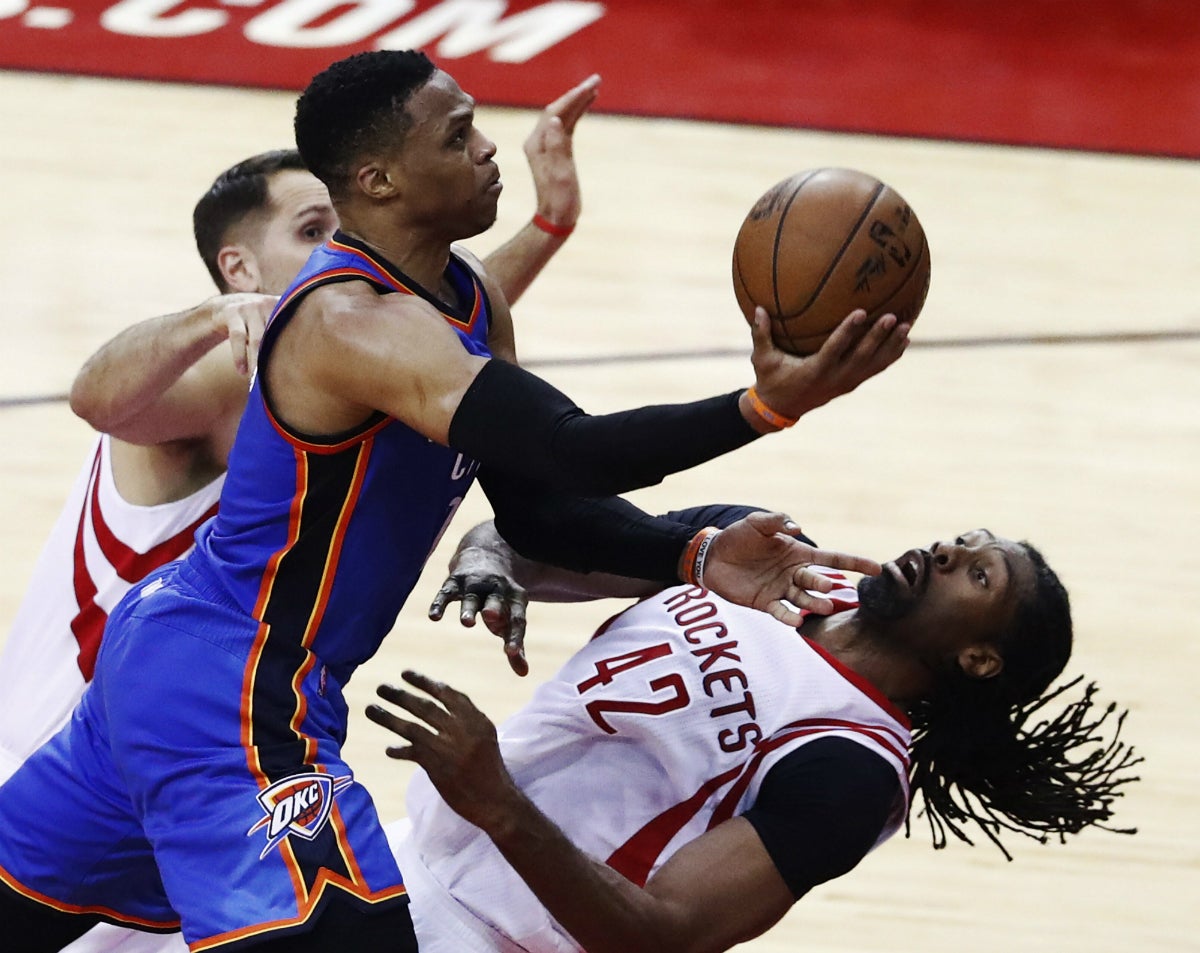 Westbrook sigue de dulce y lidera la victoria de los Thunder sobre los Rockets con otro triple-doble Westbrook sigue de dulce y lidera la victoria de los Thunder sobre los Rockets con otro triple-doble