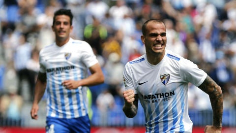 Sandro celebra un gol con el M&aacute;laga