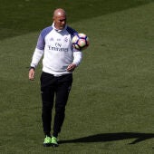 Zidane, durante el entrenamiento del Real Madrid previo al Clásico