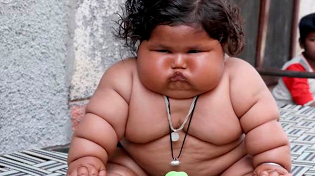 La bebé india de ocho meses que pesa 17 kilos y come como si tuviera 10 años La bebé india de ocho meses que pesa 17 kilos y come como si tuviera 10 años