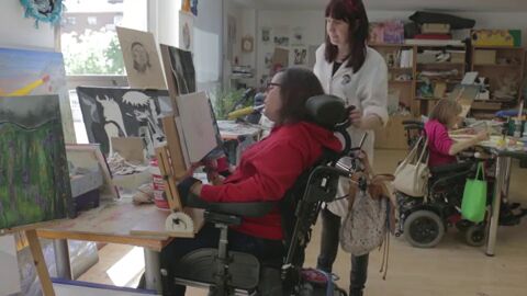 Frame 53.390525 de: Wafa pintando