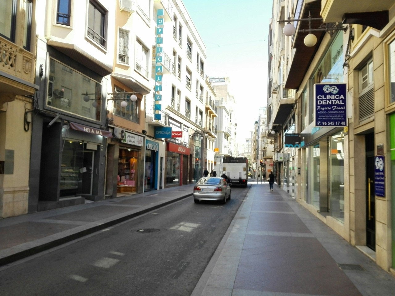 La plataforma ‘Elche Piensa’ y comerciantes del centro ponen sobre la mesa 26 medidas para peatonalizar la calle Corredora La plataforma ‘Elche Piensa’ y comerciantes del centro ponen sobre la mesa 26 medidas para peatonalizar la calle Corredora