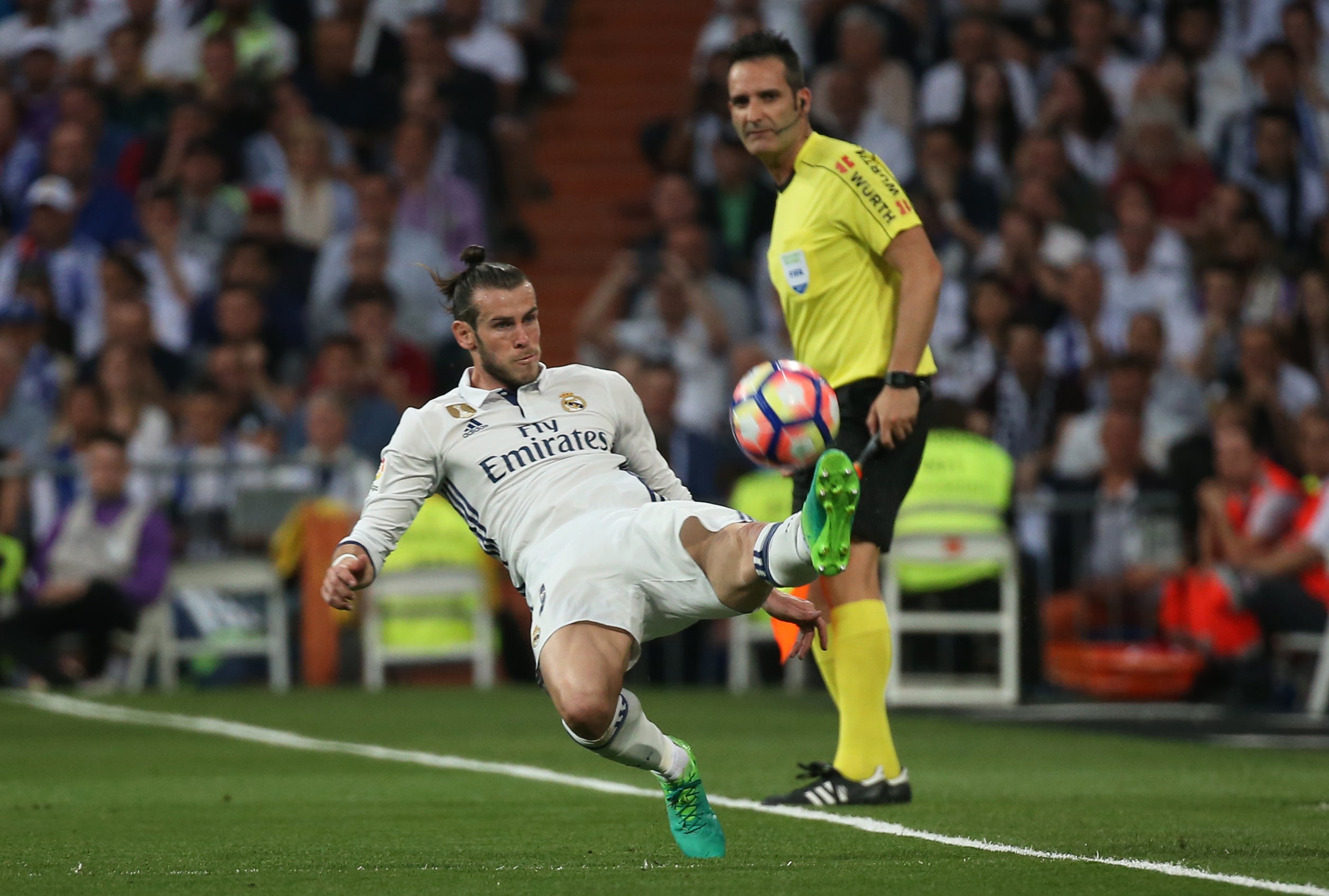 Bale se lesiona en la pierna izquierda a los 35 minutos de Clásico Bale se lesiona en la pierna izquierda a los 35 minutos de Clásico