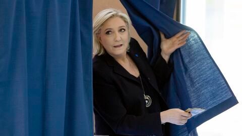 Marine Le Pen vota en su feudo de H&eacute;nin-Beaumont, en el norte de Francia