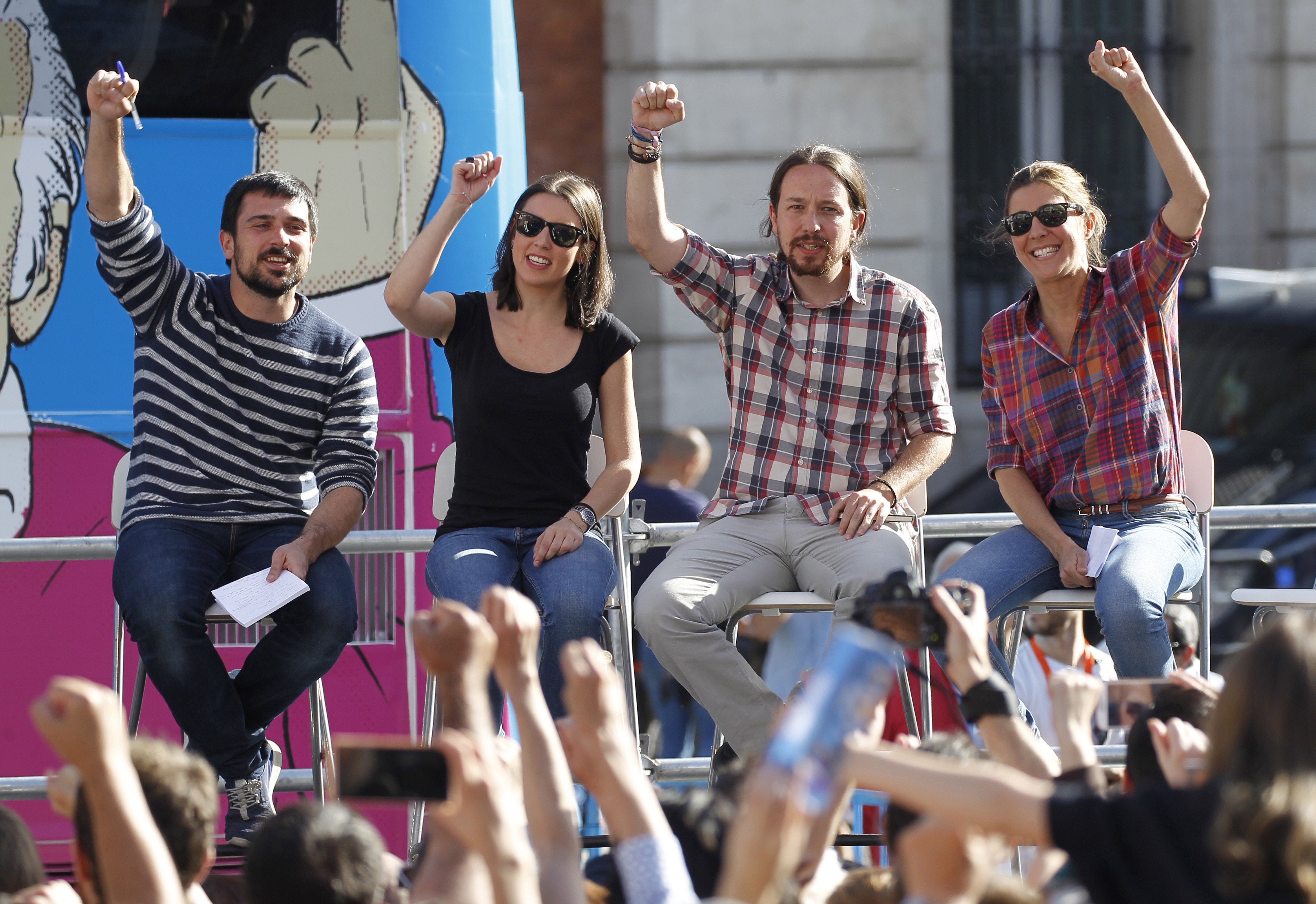 Podemos convoca una movilización por la moción de censura a Rajoy la víspera de las primarias en el PSOE Podemos convoca una movilización por la moción de censura a Rajoy la víspera de las primarias en el PSOE