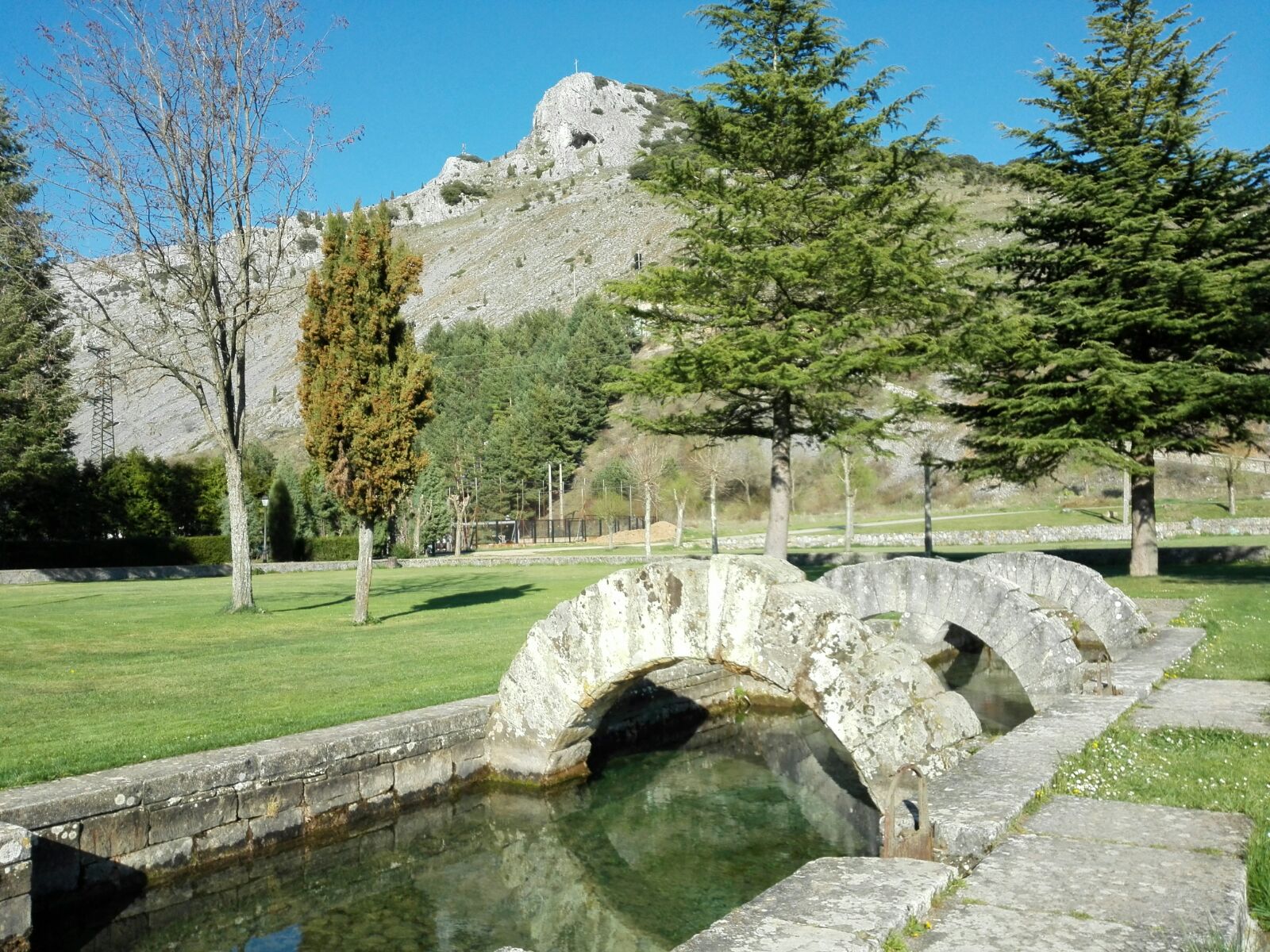 Aquí en la Onda Cantabria. Gente Viajera Cantabria: Las Fuentes Tamáricas, lugares sagrados Aquí en la Onda Cantabria. Gente Viajera Cantabria: Las Fuentes Tamáricas, lugares sagrados