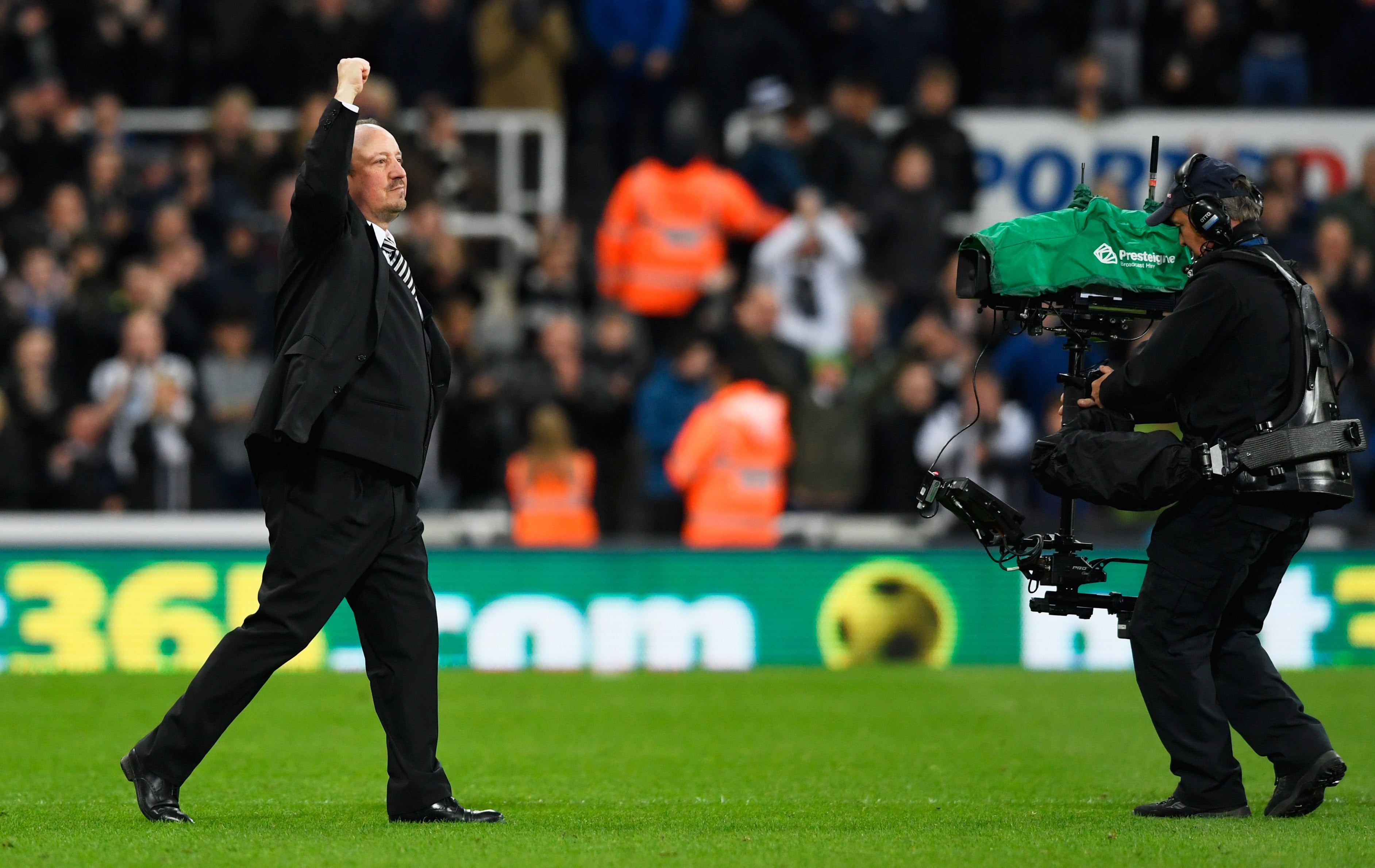 Rafa Benítez: "En Inglaterra se valora más a los profesionales y a la gente honrada, por eso estoy tan contento aquí" Rafa Benítez: "En Inglaterra se valora más a los profesionales y a la gente honrada, por eso estoy tan contento aquí"