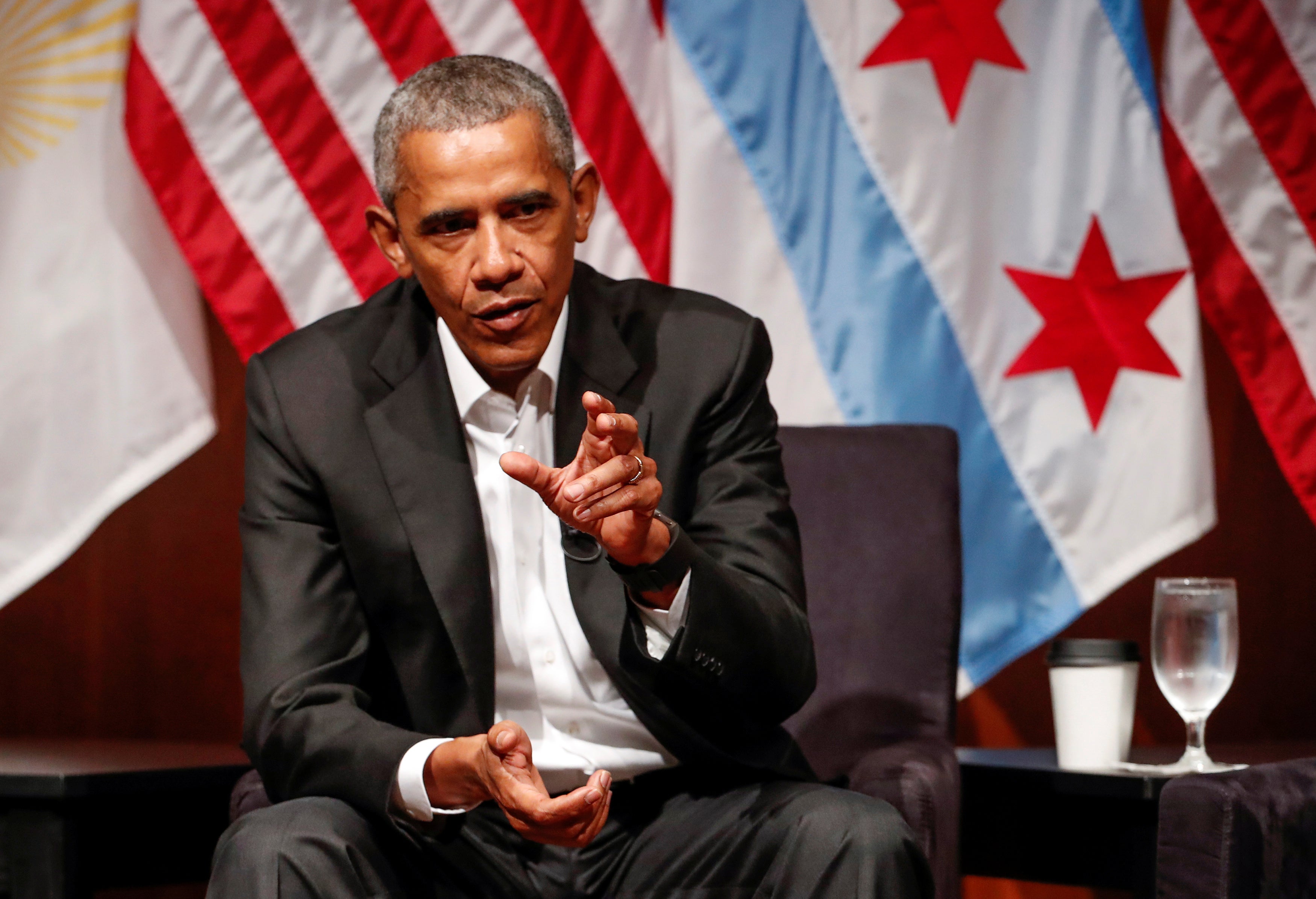 Obama lamenta que Trump "rechace el futuro" y apela a la movilización de ciudades y empresas Obama lamenta que Trump "rechace el futuro" y apela a la movilización de ciudades y empresas