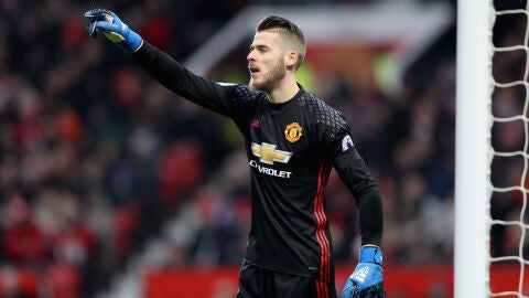 David de Gea da instrucciones a sus compa&ntilde;eros del United